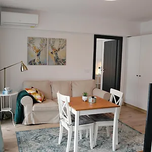 Urban Nest - Luxe Hideaway In Belvedere Apartament